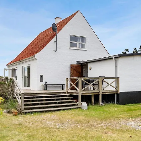 5 Bedroom Awesome In Semesterbostad