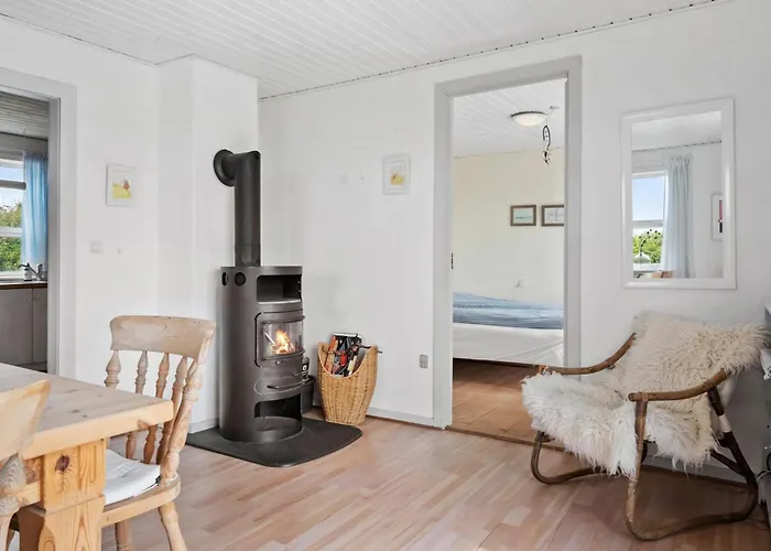 5 Bedroom Awesome In Semesterbostad *