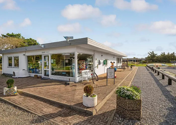 5 Bedroom Awesome In Semesterbostad *